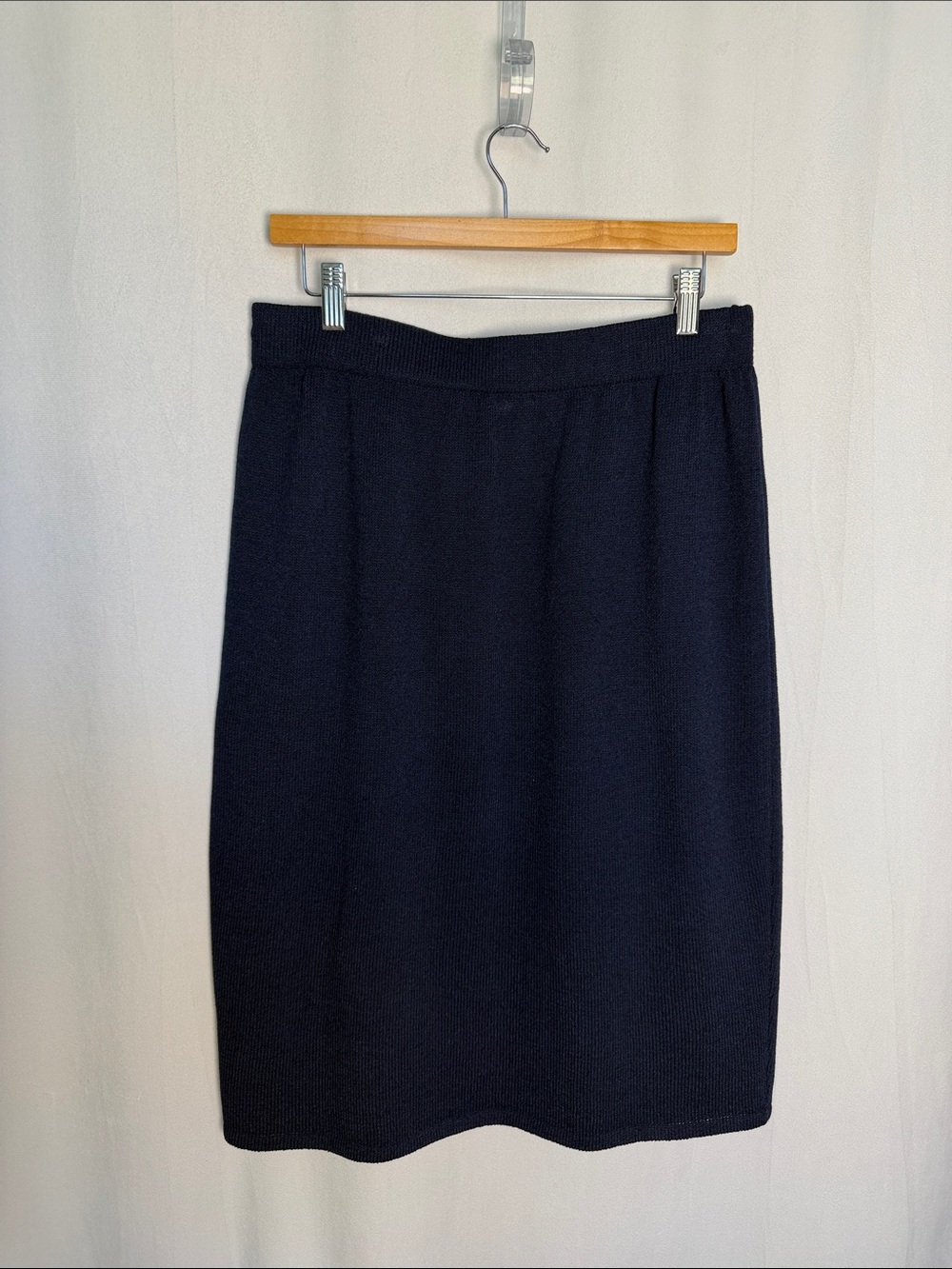 St. John Collection Santana Knit Navy Blue Pull-On Skirt Size 14 Knee Length EUC